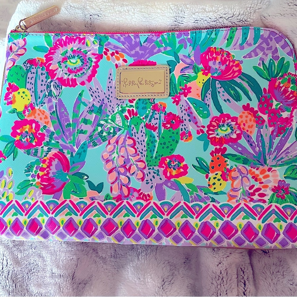 Lilly Pulitzer:Padded Tech Sleeve for laptop & iPad in Me and My Zesty pattern.